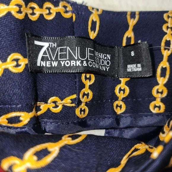 New York and Company Audrey Pant Slim Leg Crop NWT - Size 8 - Picture 4 of 5